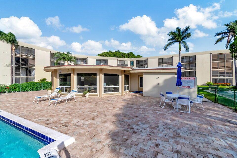 555 Banyan Tree Lane 302