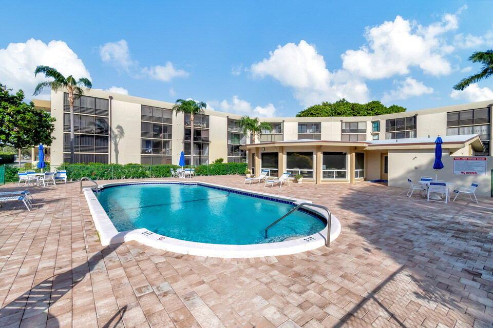 555 Banyan Tree Lane 302