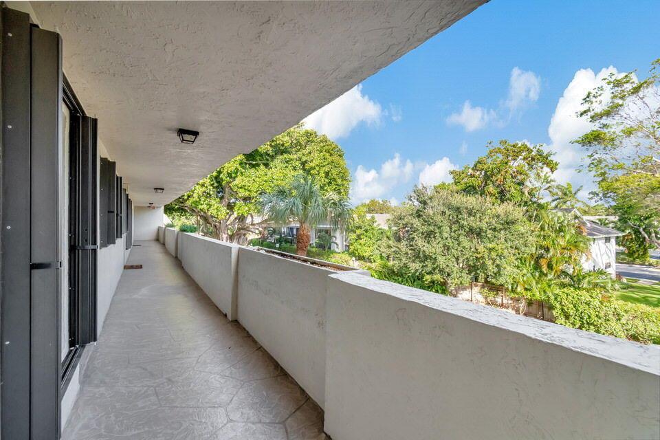 555 Banyan Tree Lane 302