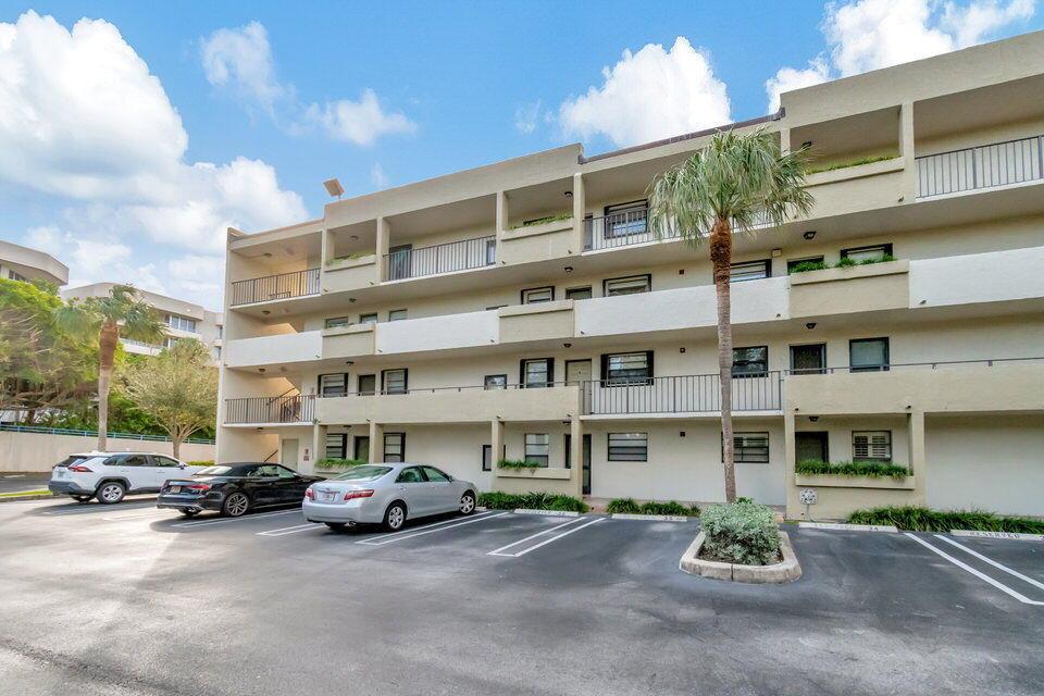 555 Banyan Tree Lane 302