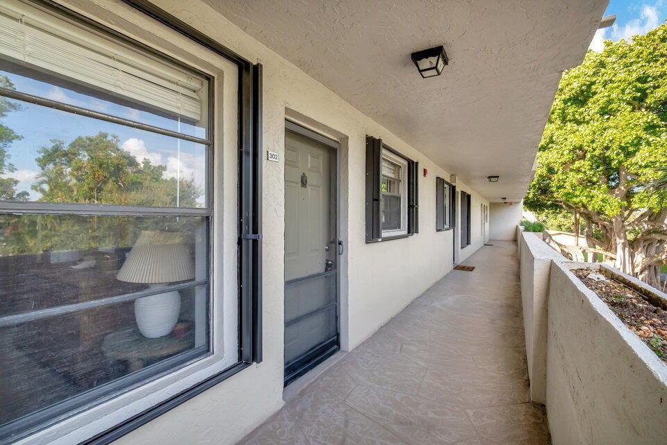 555 Banyan Tree Lane 302