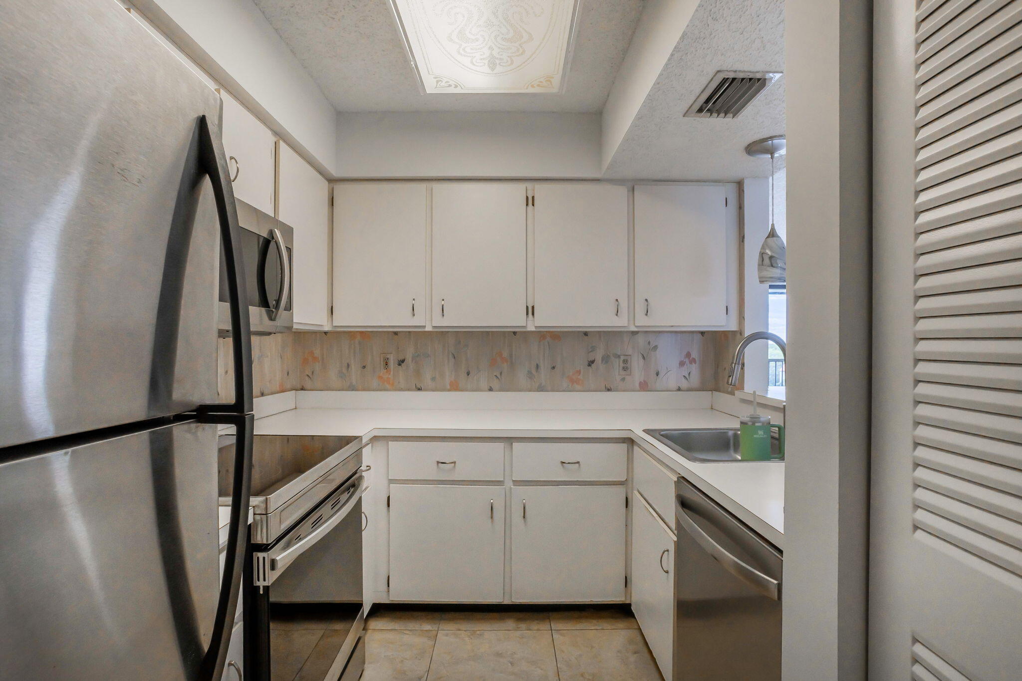 2232 N Cypress Bend Drive 704