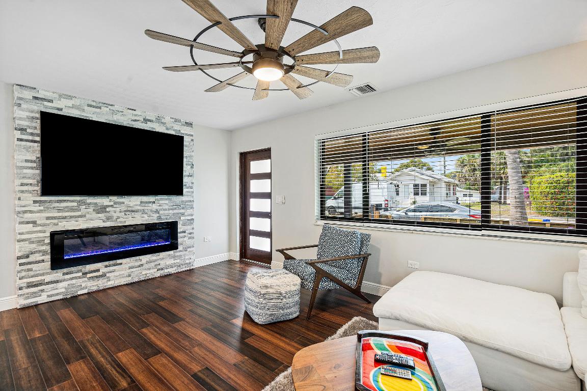 222 S S L Street Street