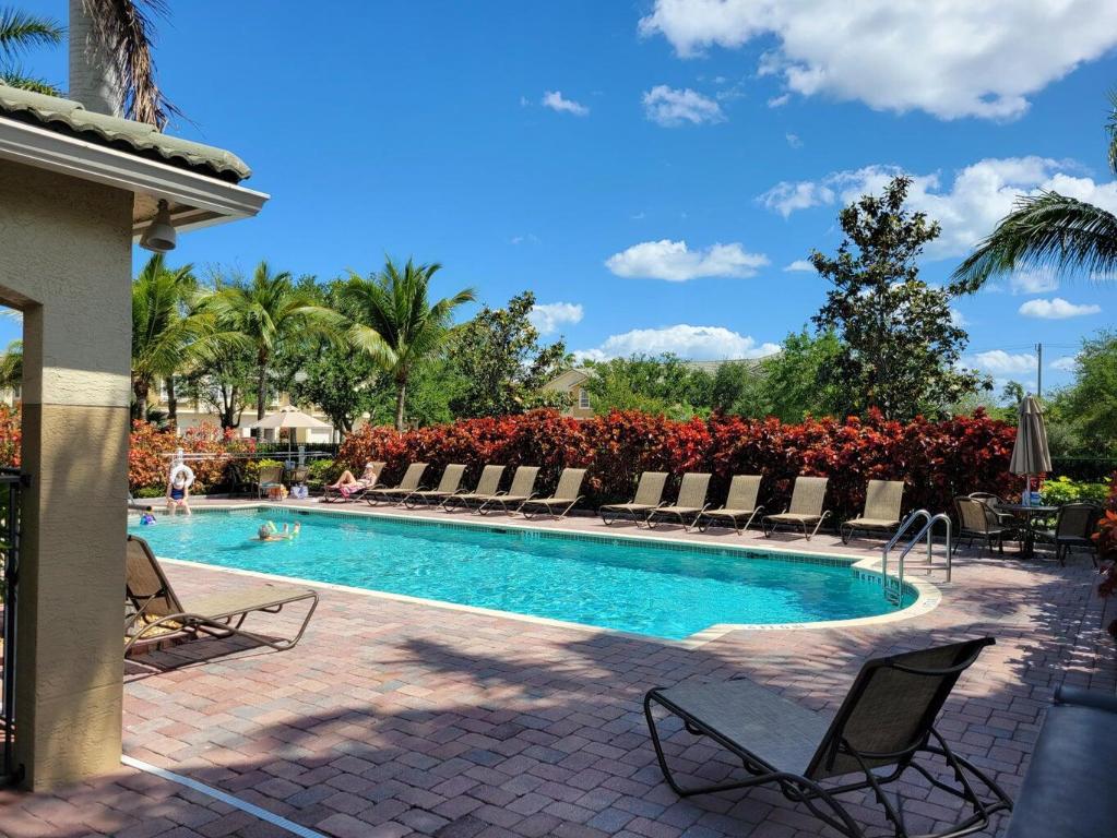 3031 SE Lexington Lakes Drive 203