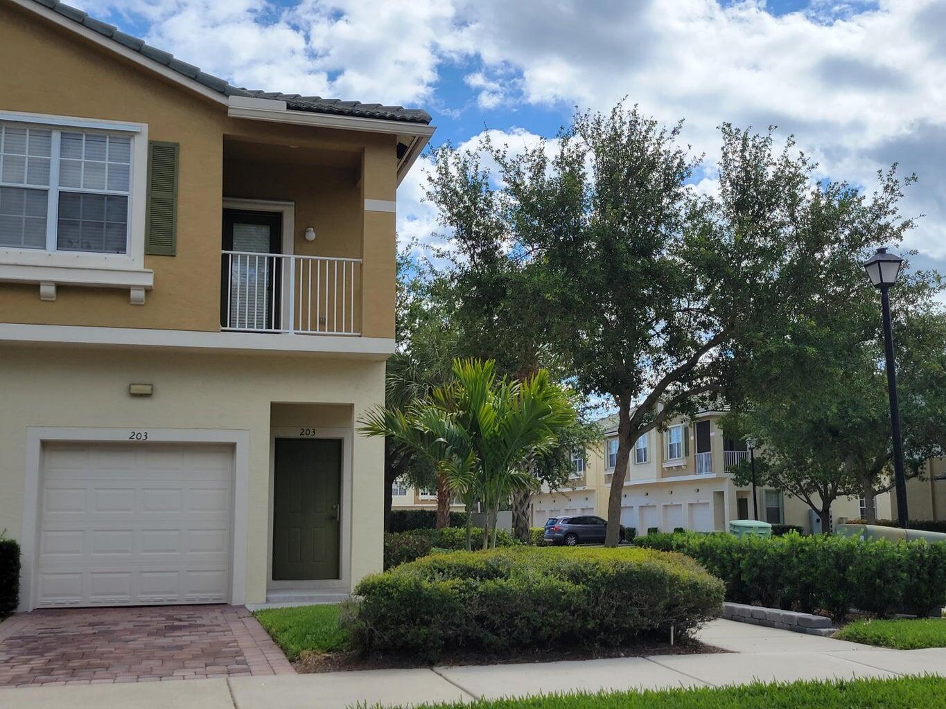 3031 SE Lexington Lakes Drive 203
