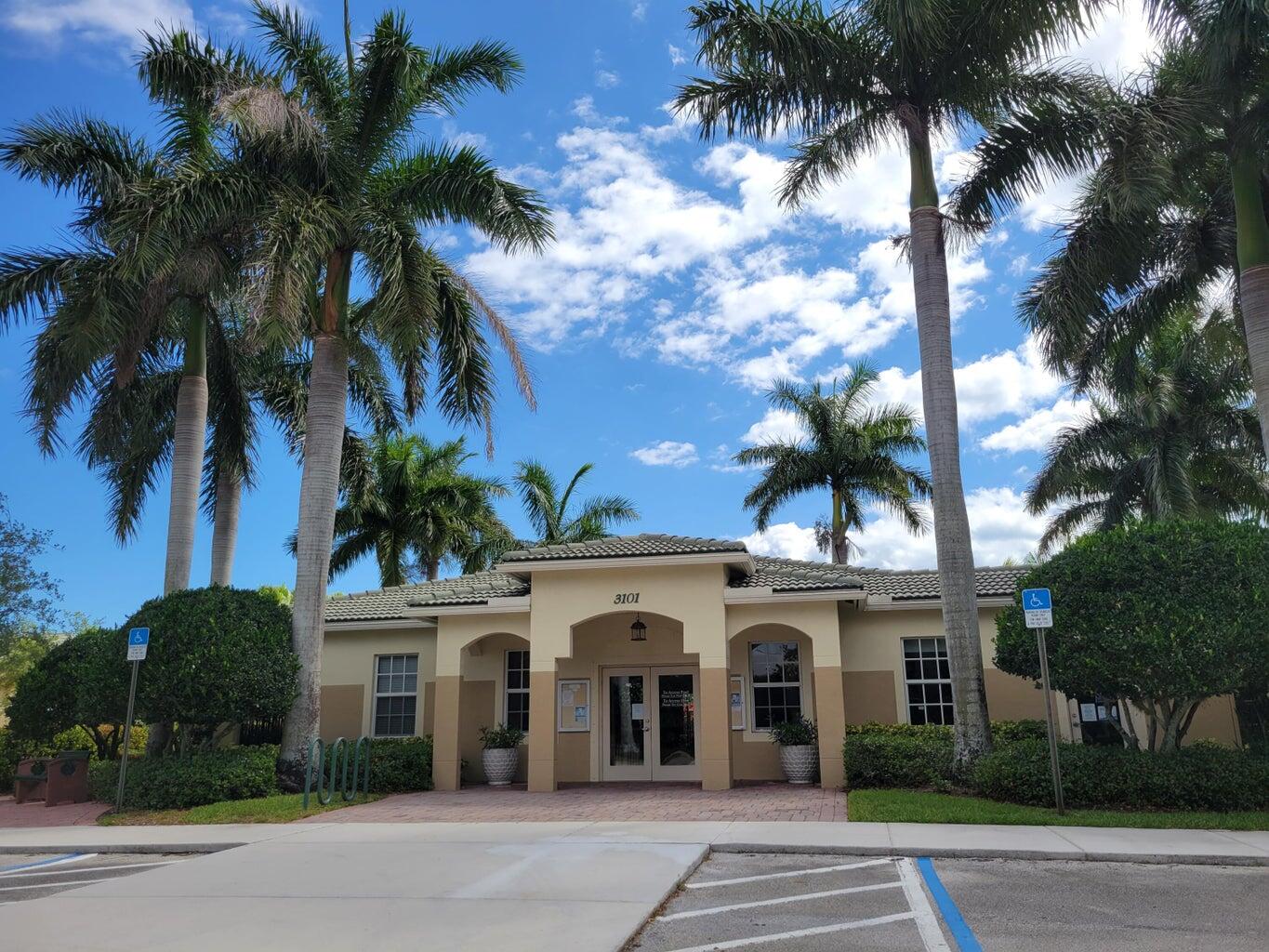 3031 SE Lexington Lakes Drive 203