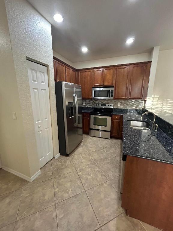 3031 SE Lexington Lakes Drive 203