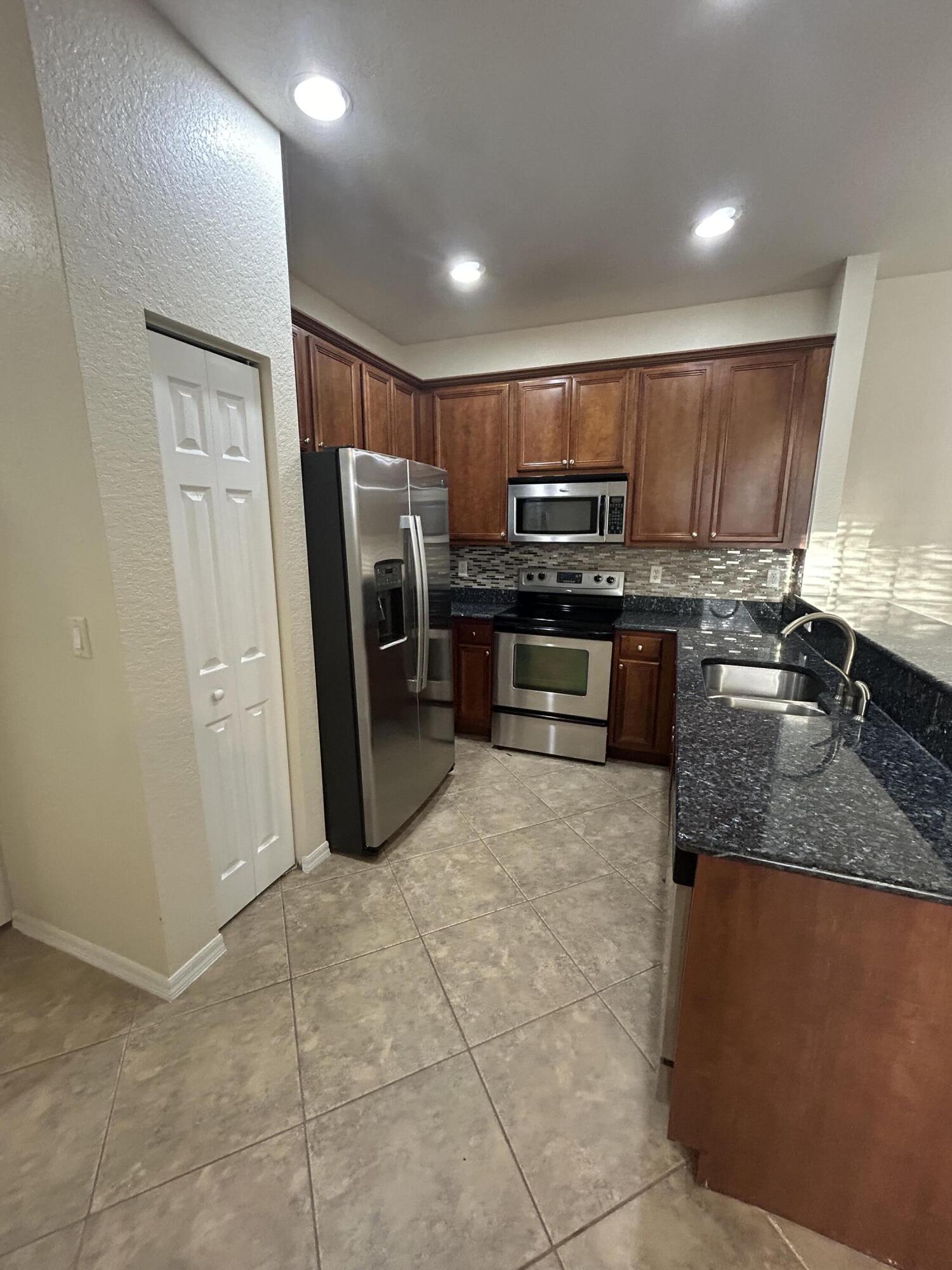 3031 SE Lexington Lakes Drive 203