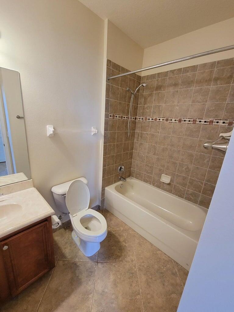 3031 SE Lexington Lakes Drive 203