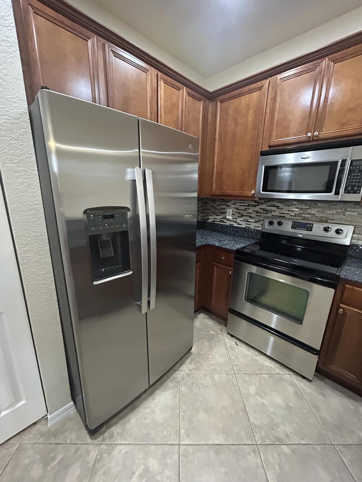 3031 SE Lexington Lakes Drive 203