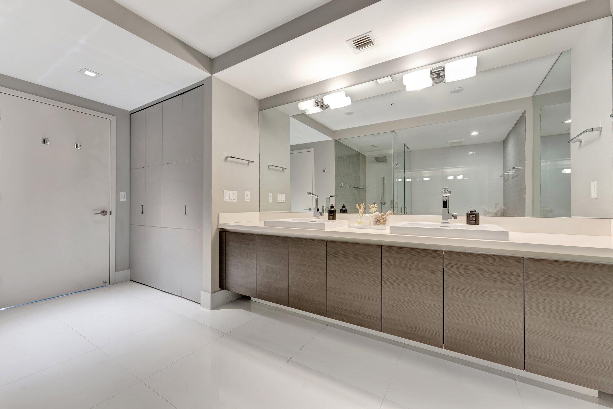 300 Sunny Isles Boulevard Boulevard 4-2205, Sunny Isles Beach Unit: 4-2205
