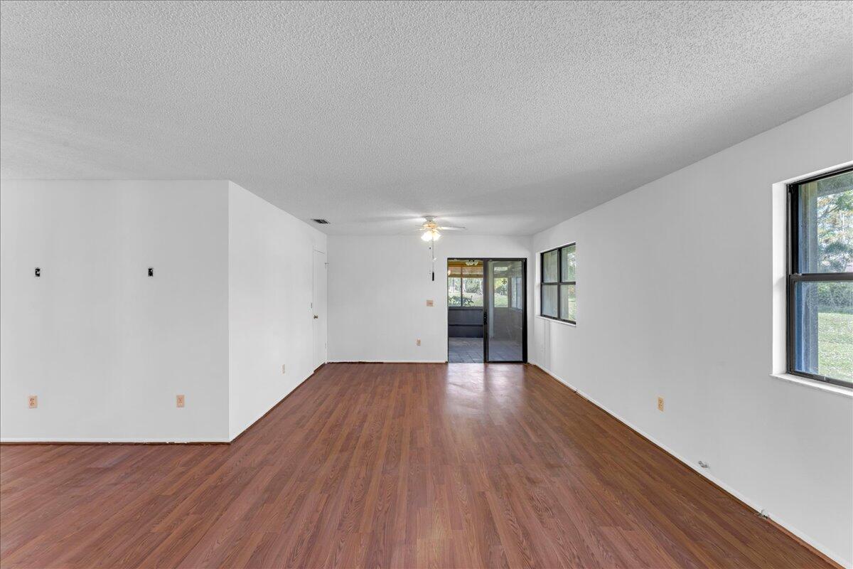 7 Bay Cedar Court