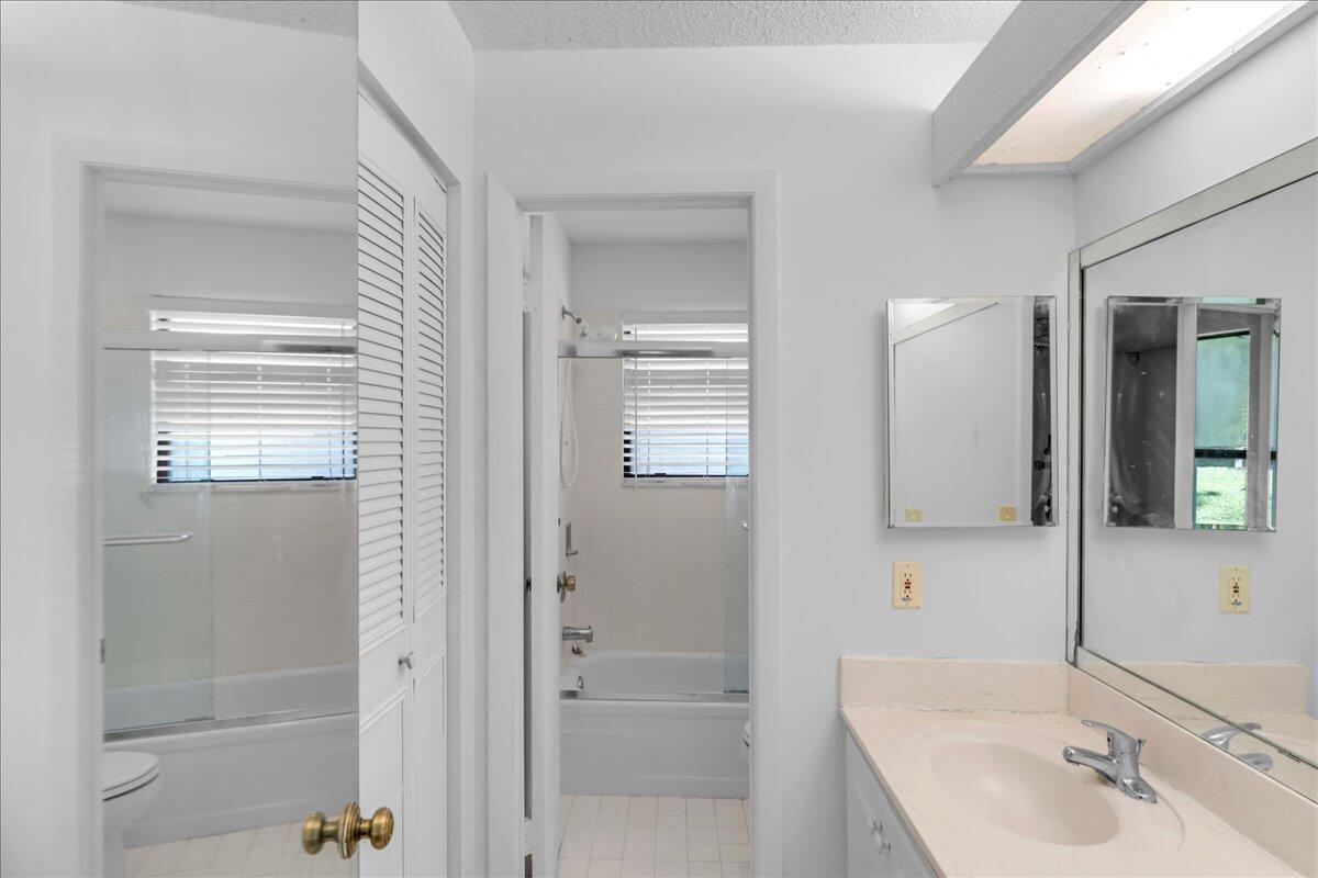 7 Bay Cedar Court