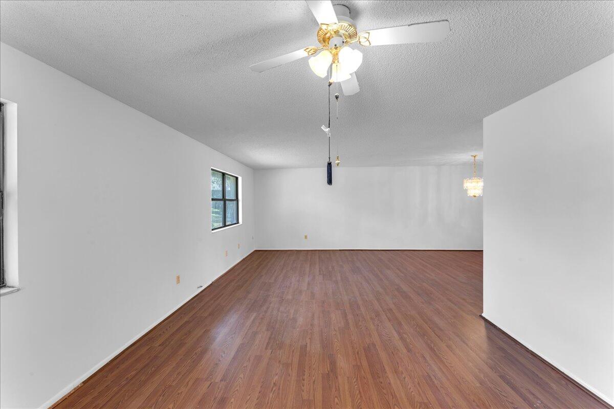 7 Bay Cedar Court