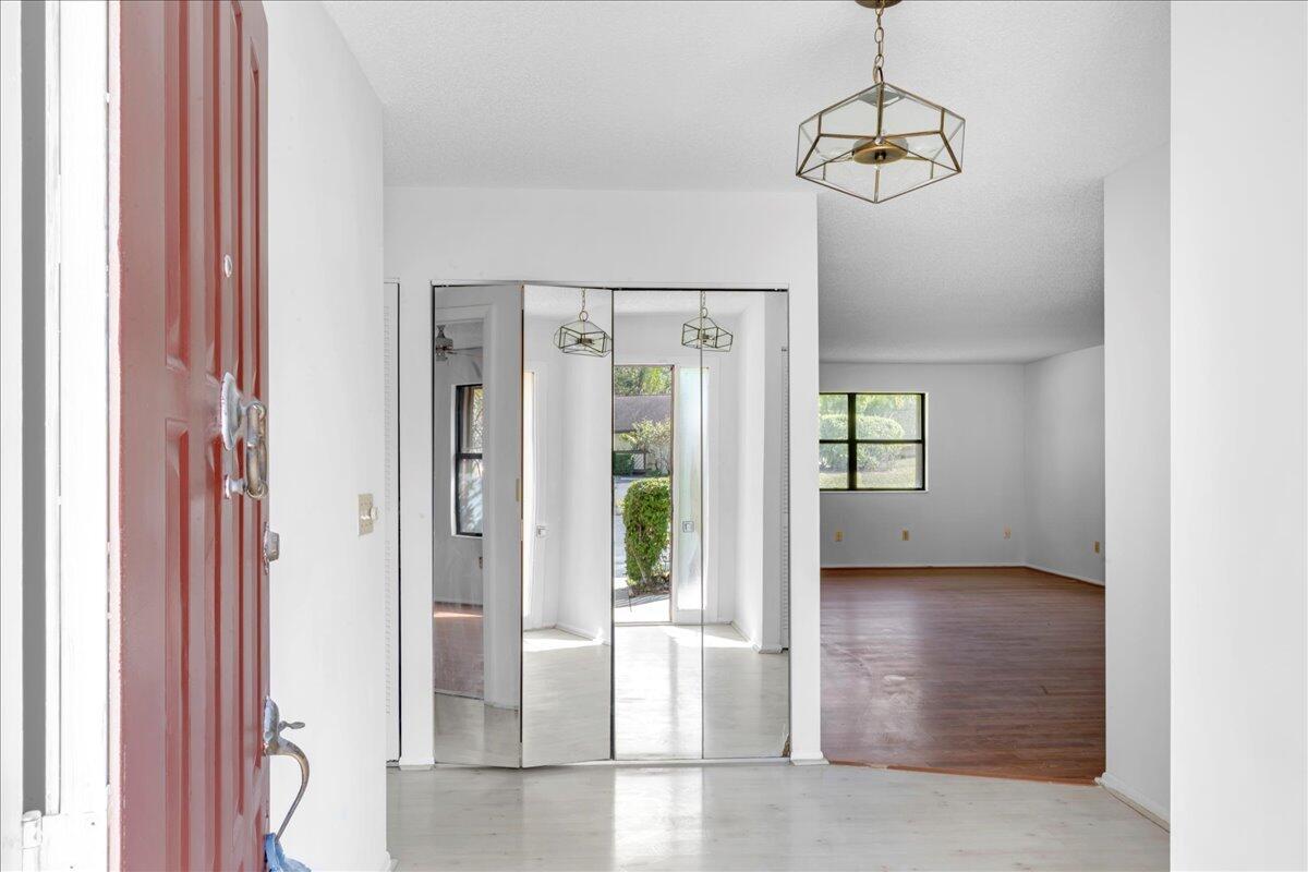 7 Bay Cedar Court