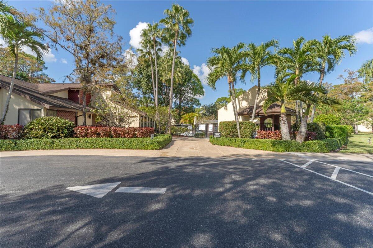 7 Bay Cedar Court