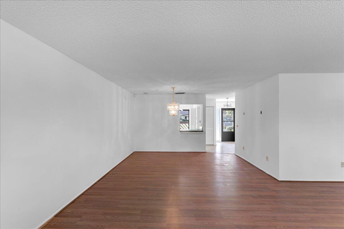 7 Bay Cedar Court