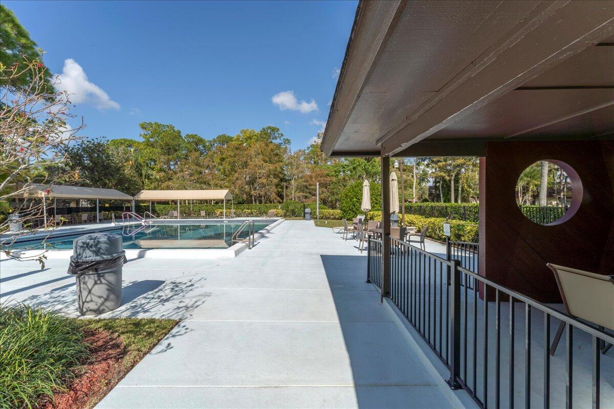 7 Bay Cedar Court