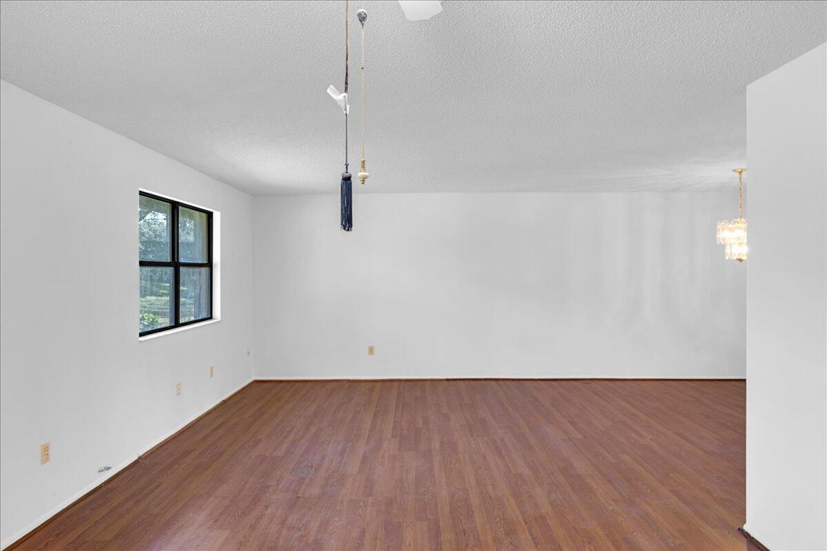 7 Bay Cedar Court