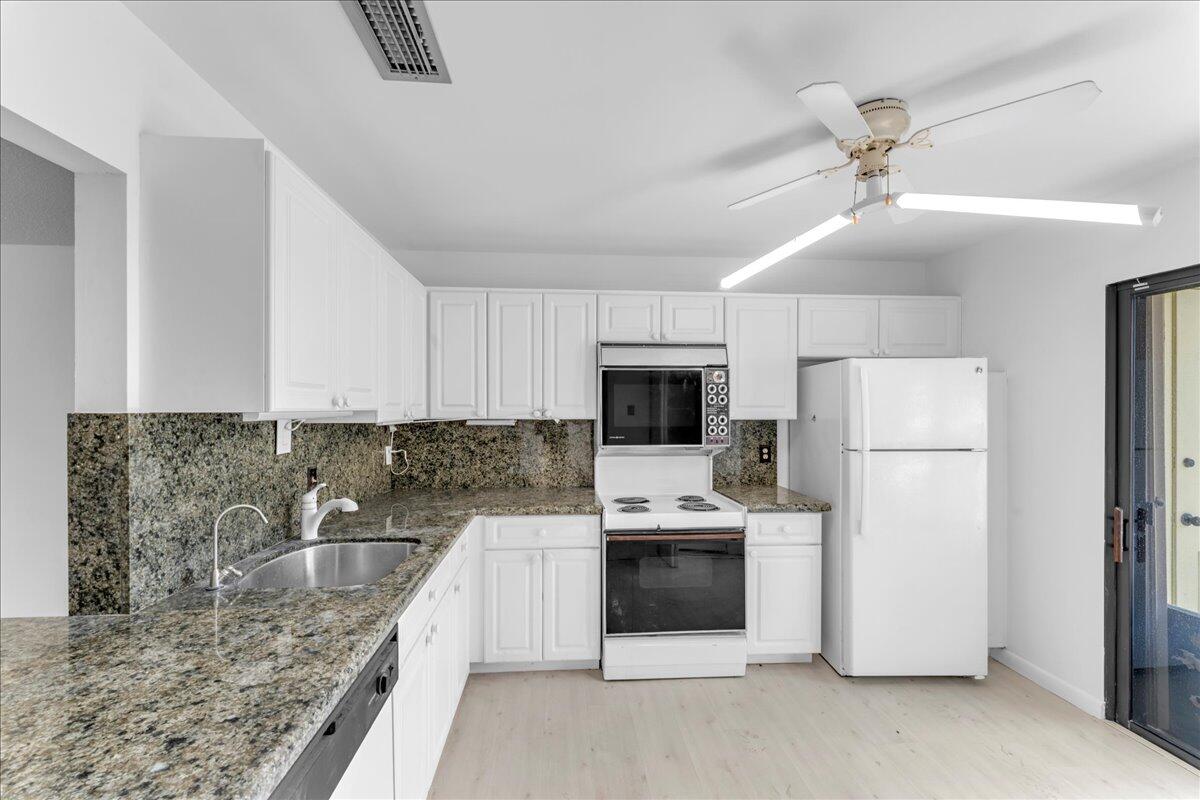 7 Bay Cedar Court