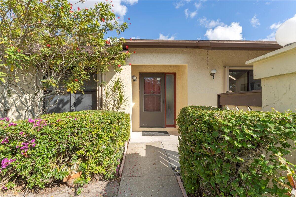 7 Bay Cedar Court