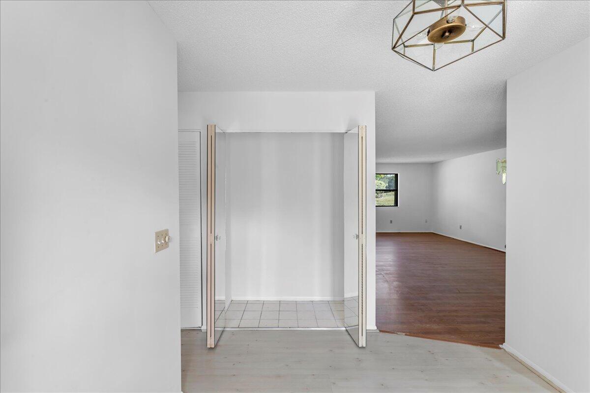 7 Bay Cedar Court