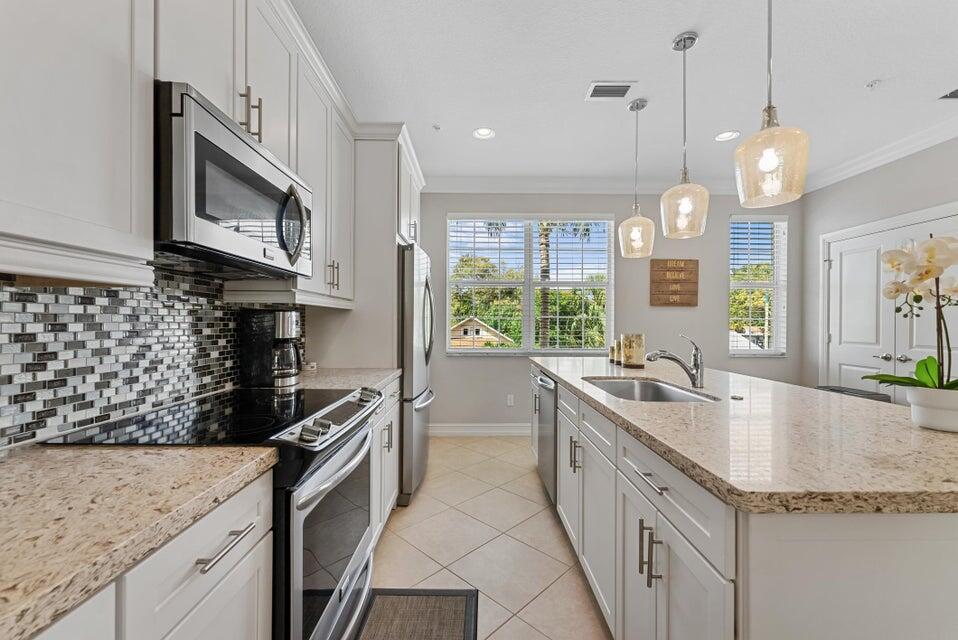 220 S Federal Highway 1