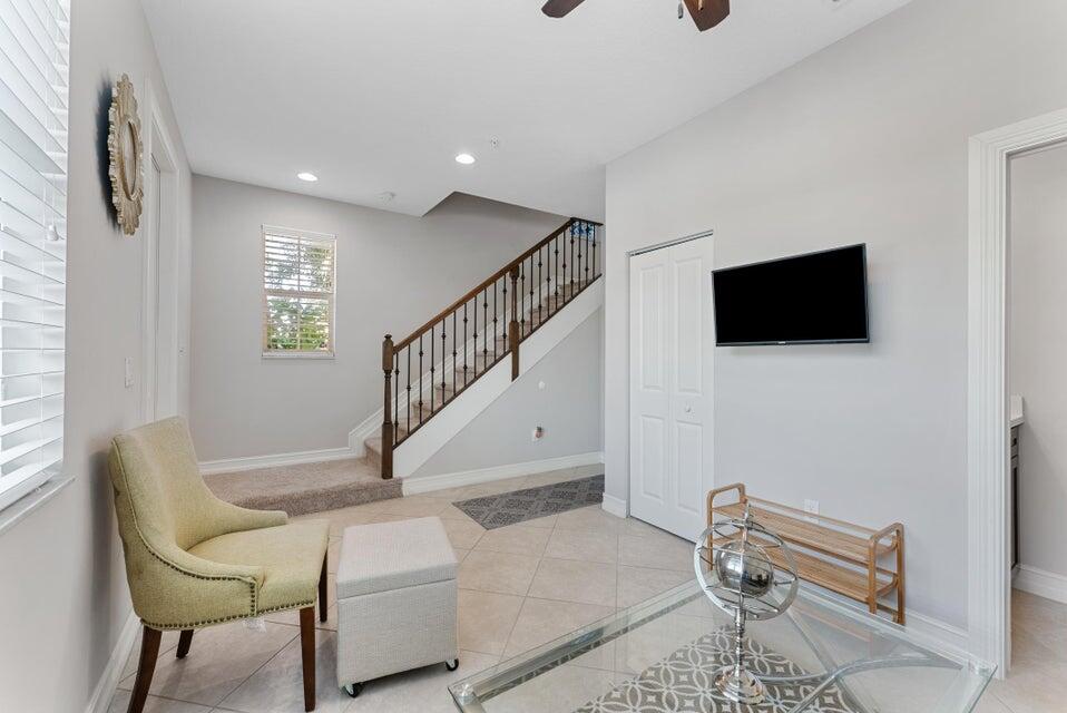 220 S Federal Highway 1