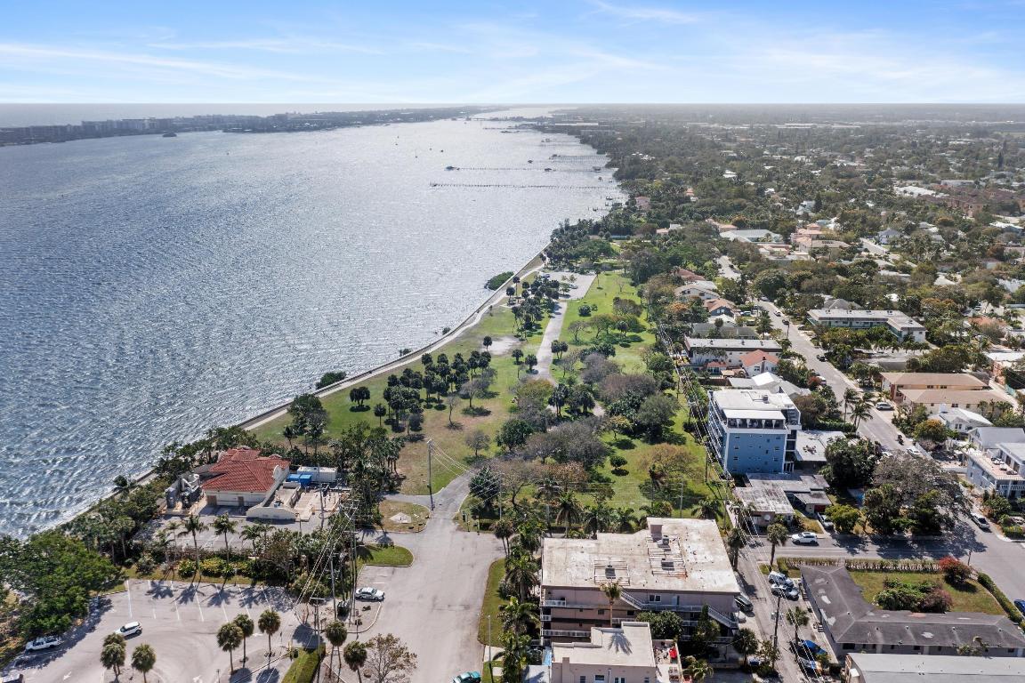 220 S Federal Highway 1