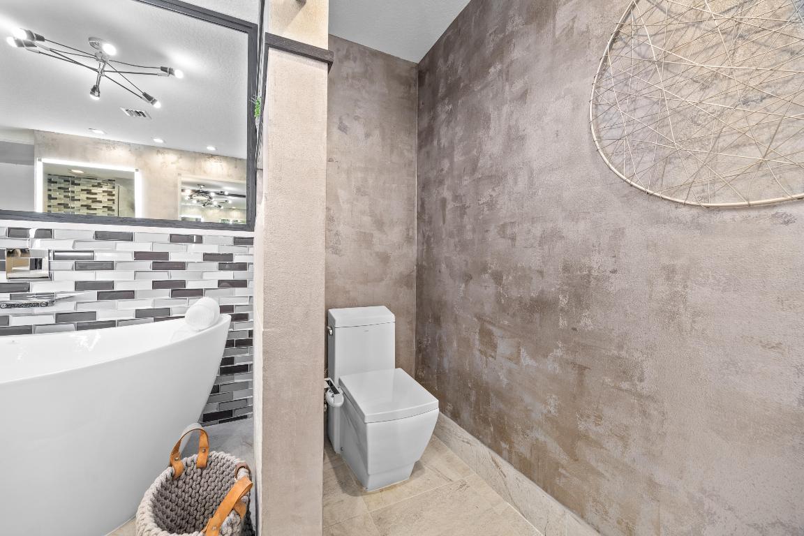 200 NE 2nd Avenue 207, Delray Beach Unit: 207