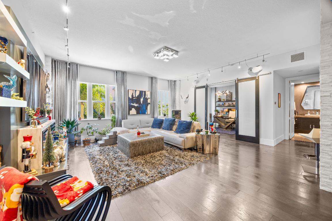 200 NE 2nd Avenue 207, Delray Beach Unit: 207