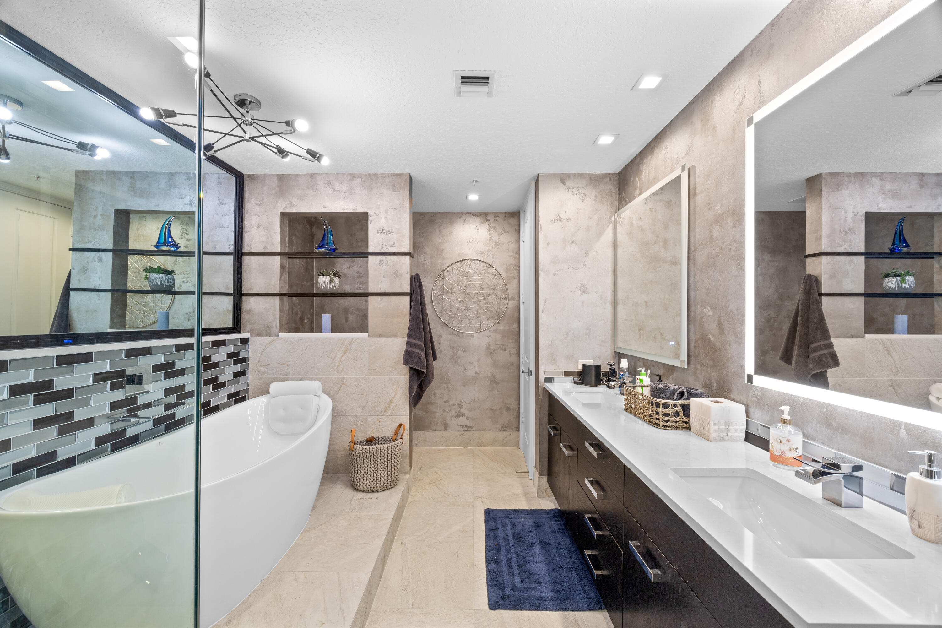 200 NE 2nd Avenue 207, Delray Beach Unit: 207