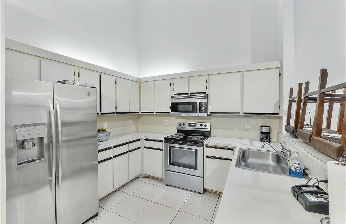 4337 Woodstock Drive D