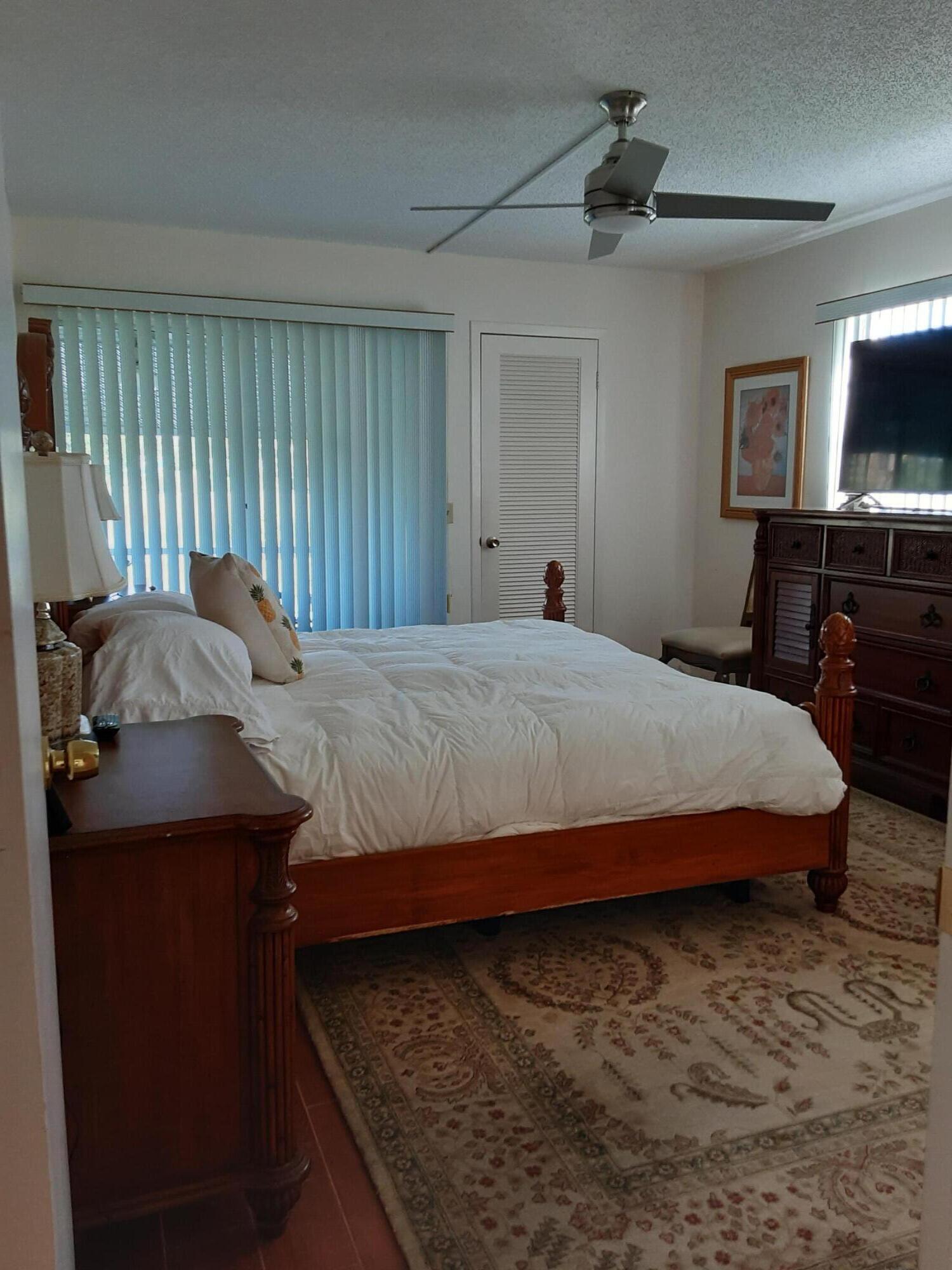 1037 Rexford C