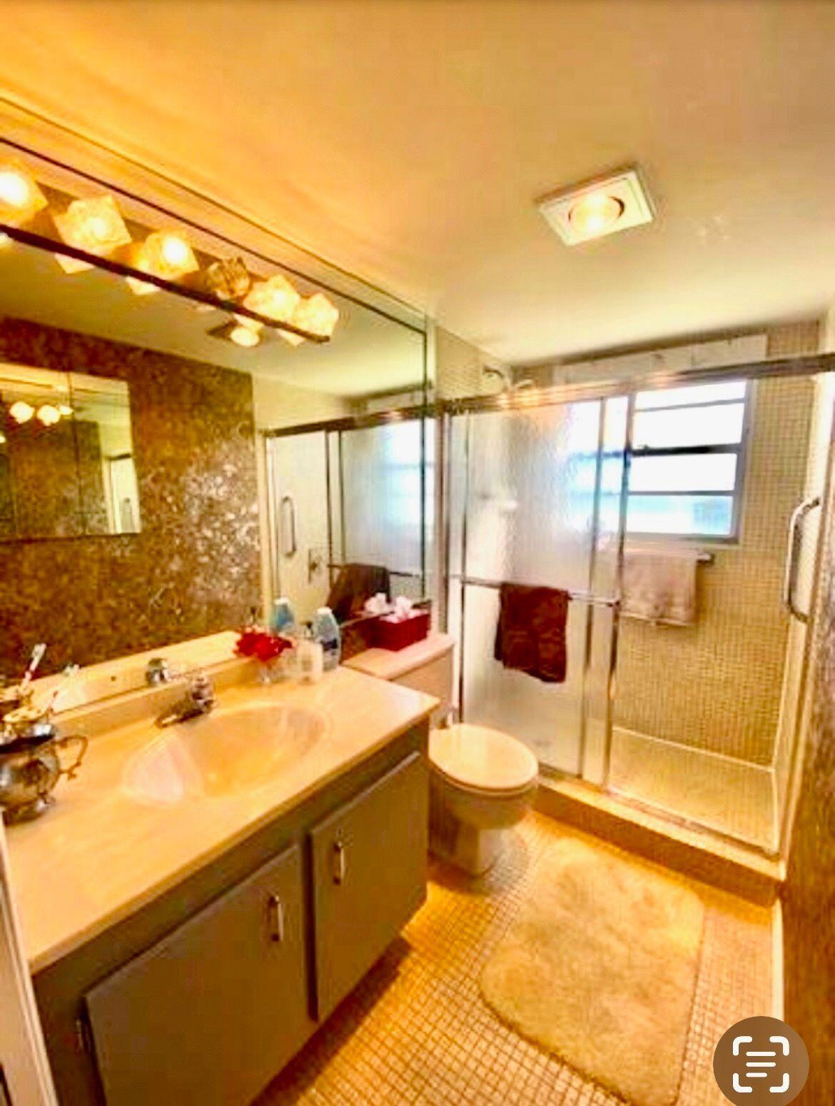 1037 Rexford C