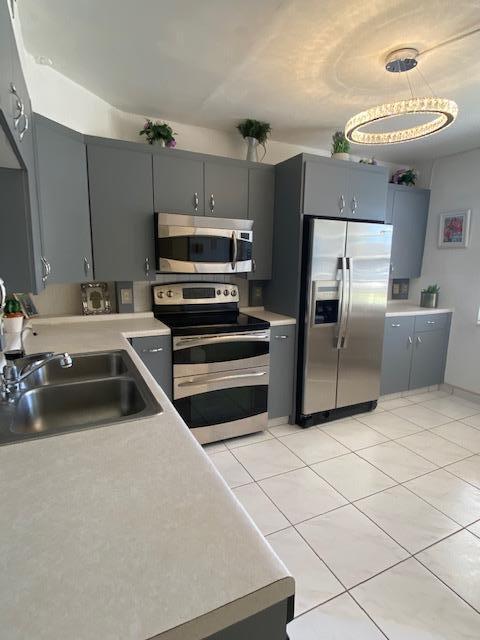 1037 Rexford C