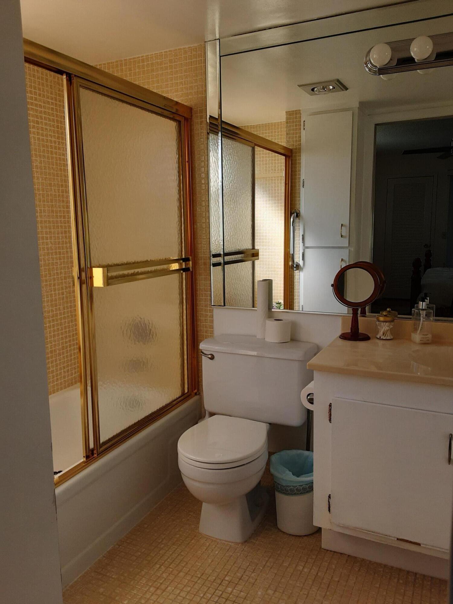 1037 Rexford C