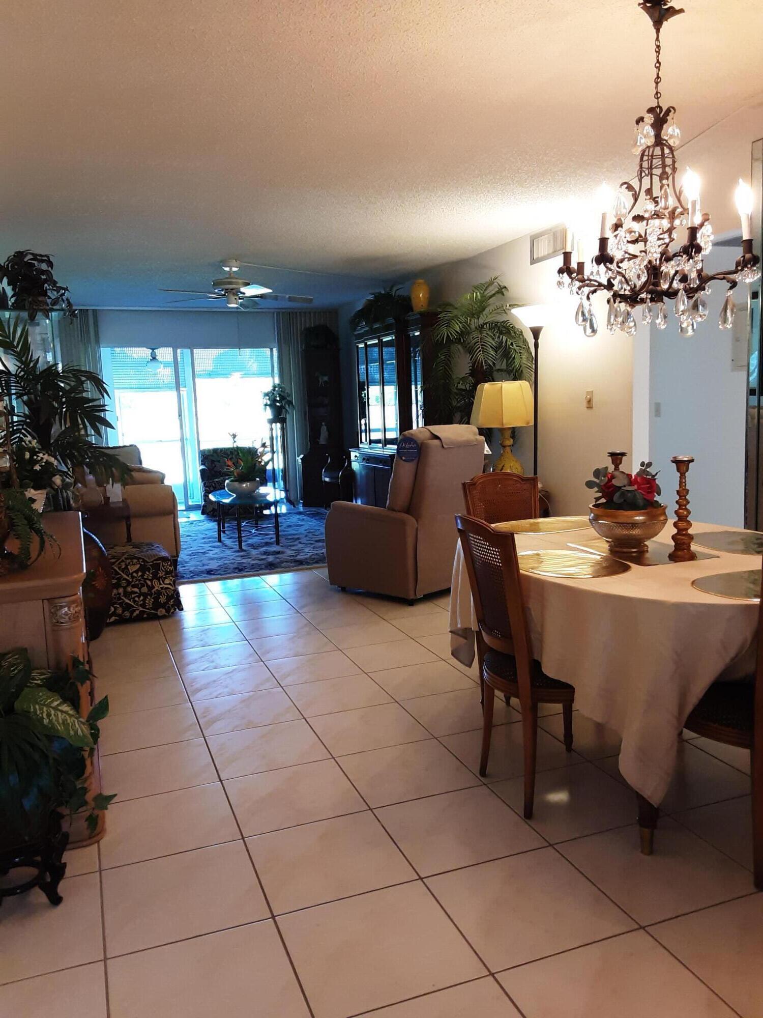 1037 Rexford C