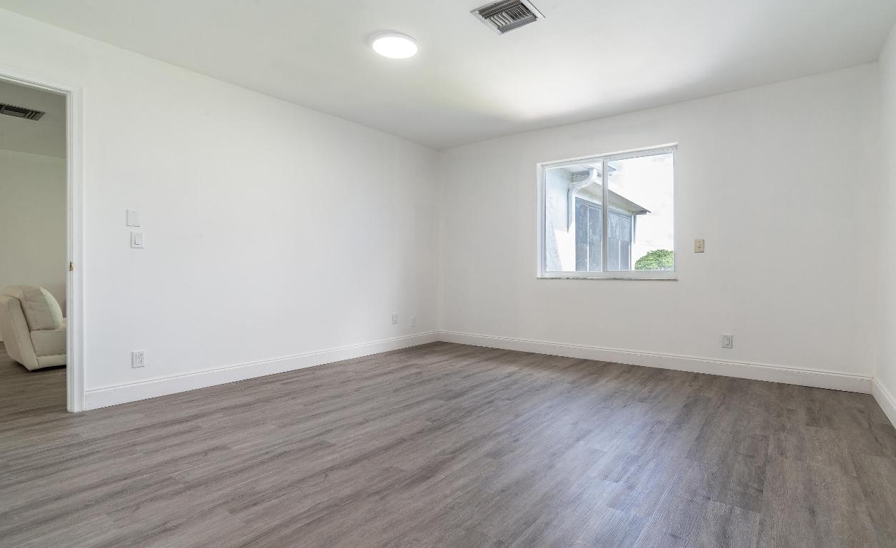 2731 SW 15th Street 202