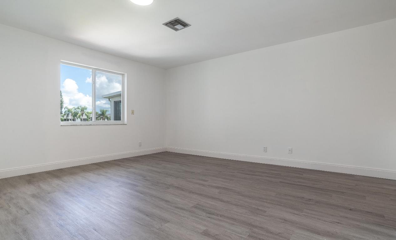 2731 SW 15th Street 202