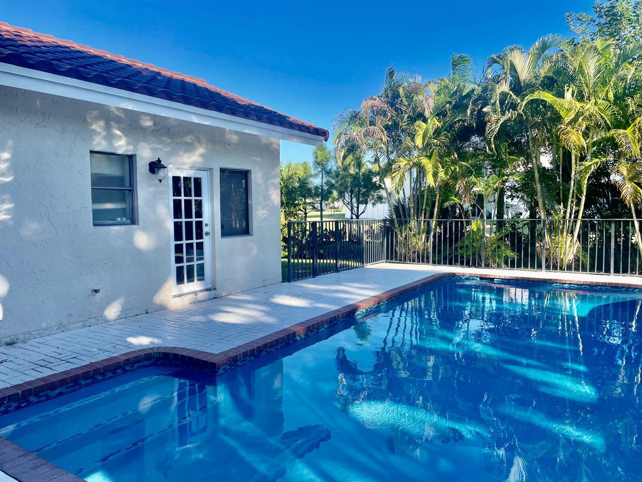 23186 L'Ermitage Circle