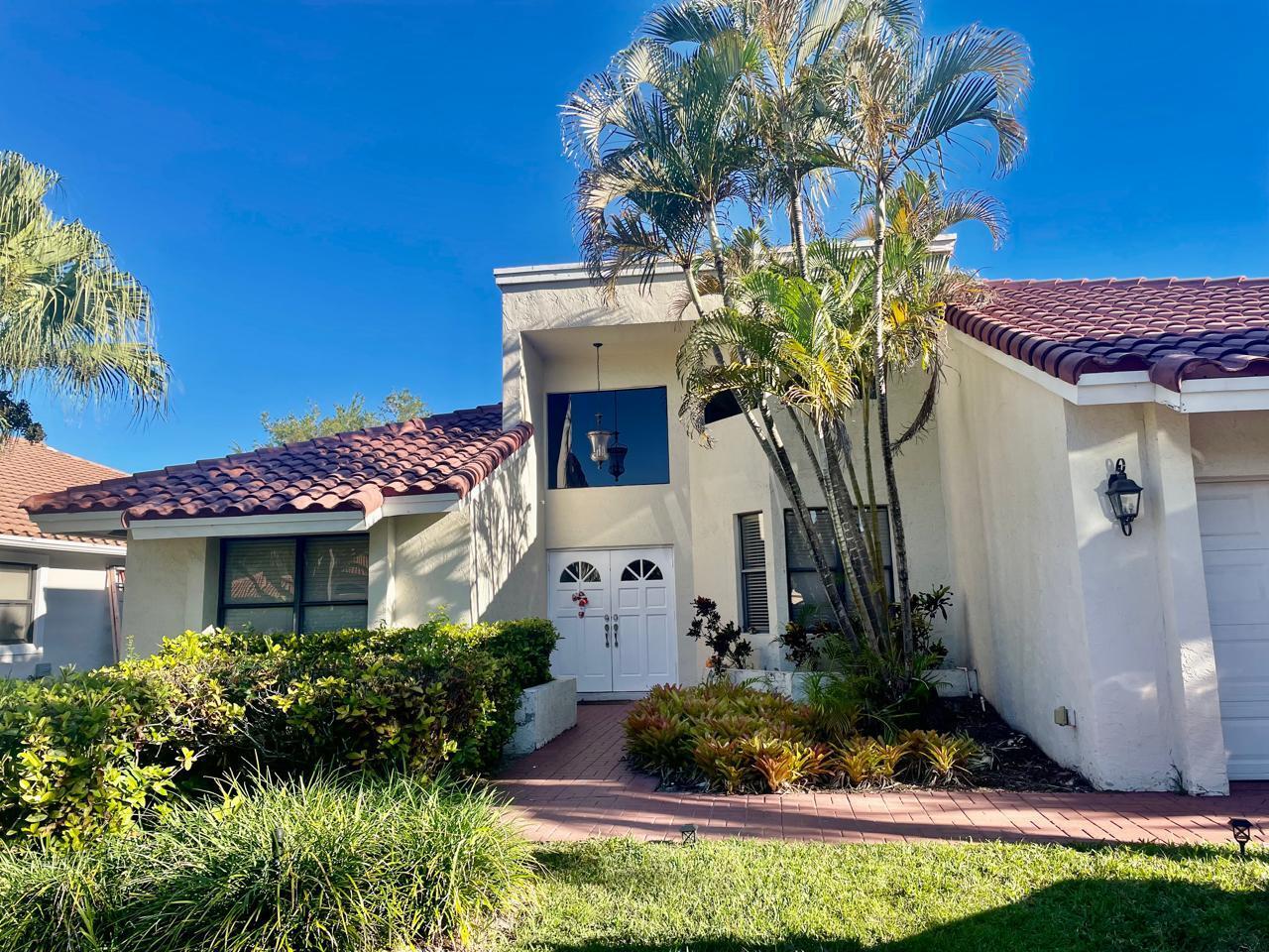 23186 L'Ermitage Circle