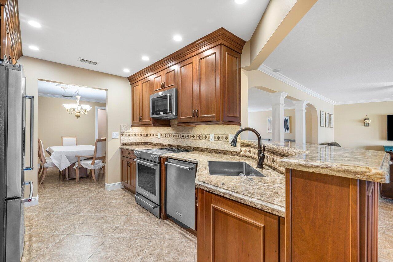 3132 Deer Creek Lake Shore Drive