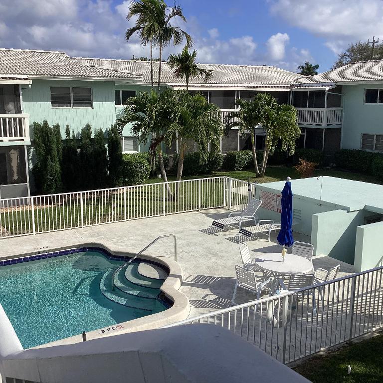 222 N Federal Highway 220