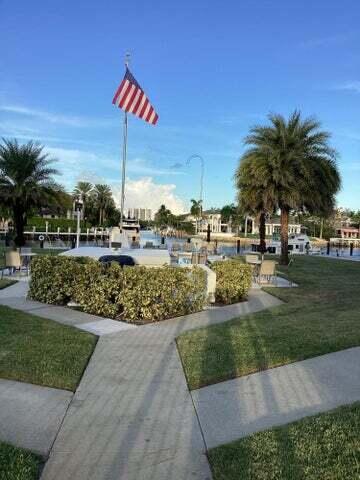 222 N Federal Highway 220