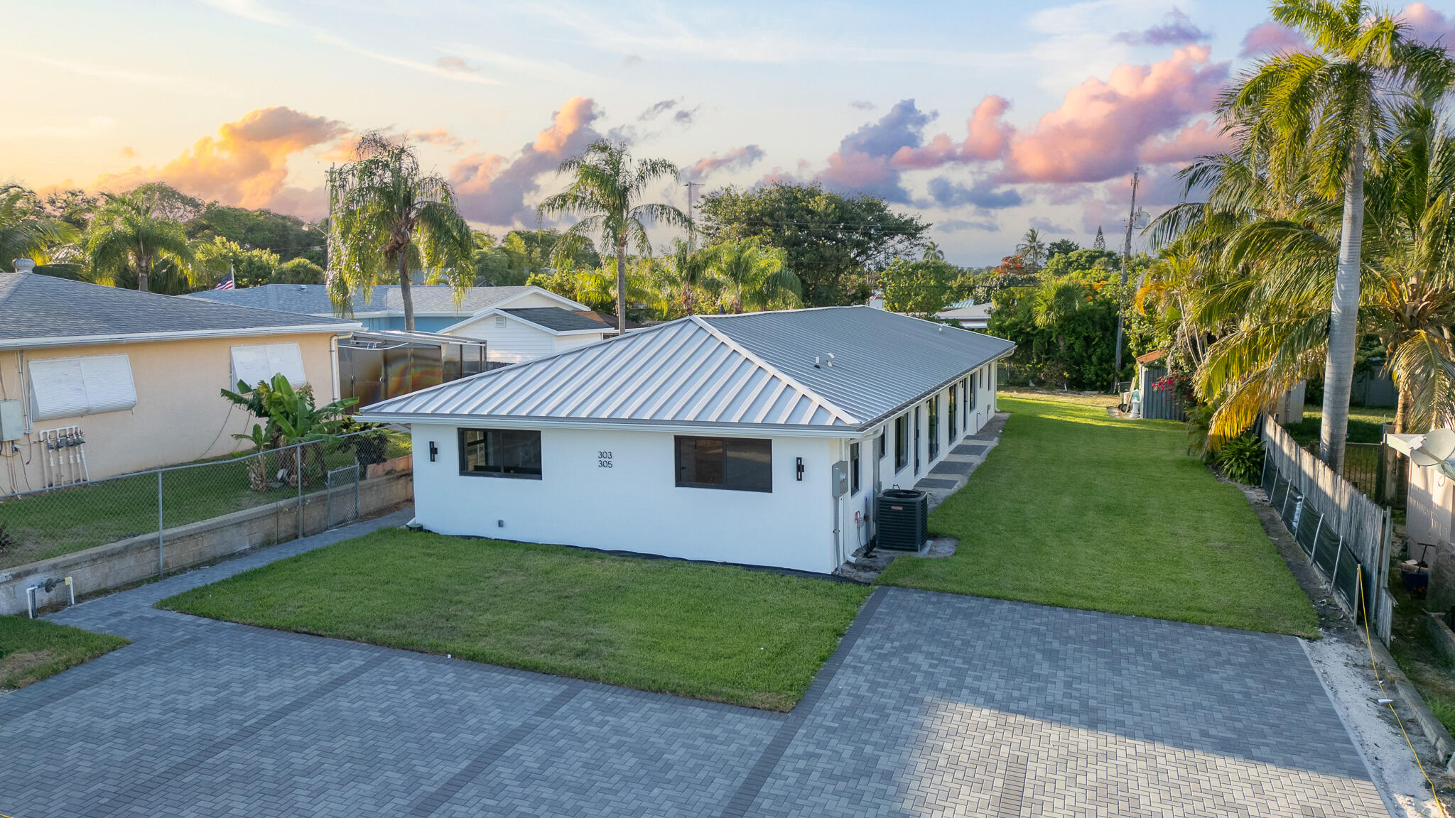 303 De Carie Street