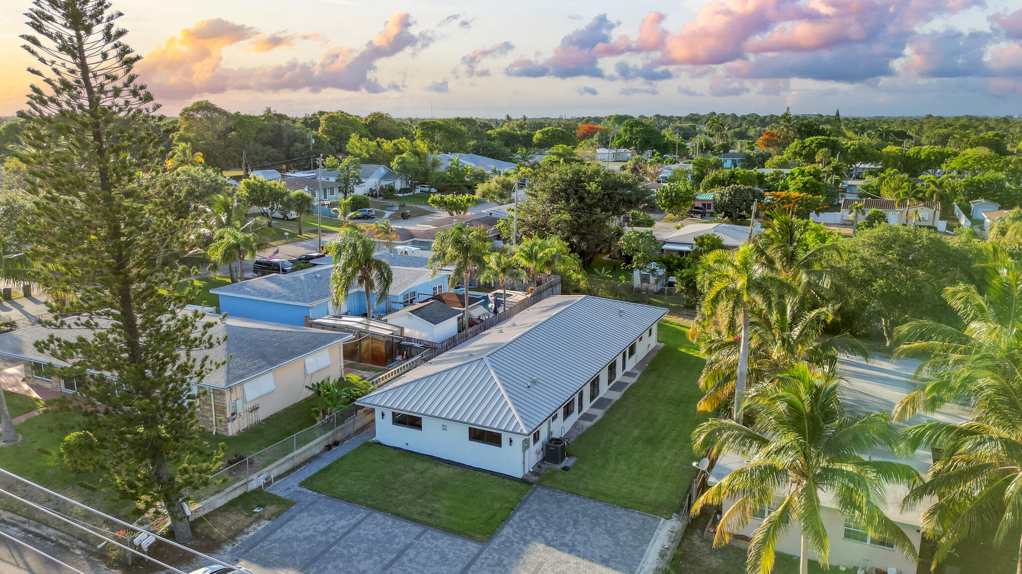 303 De Carie Street