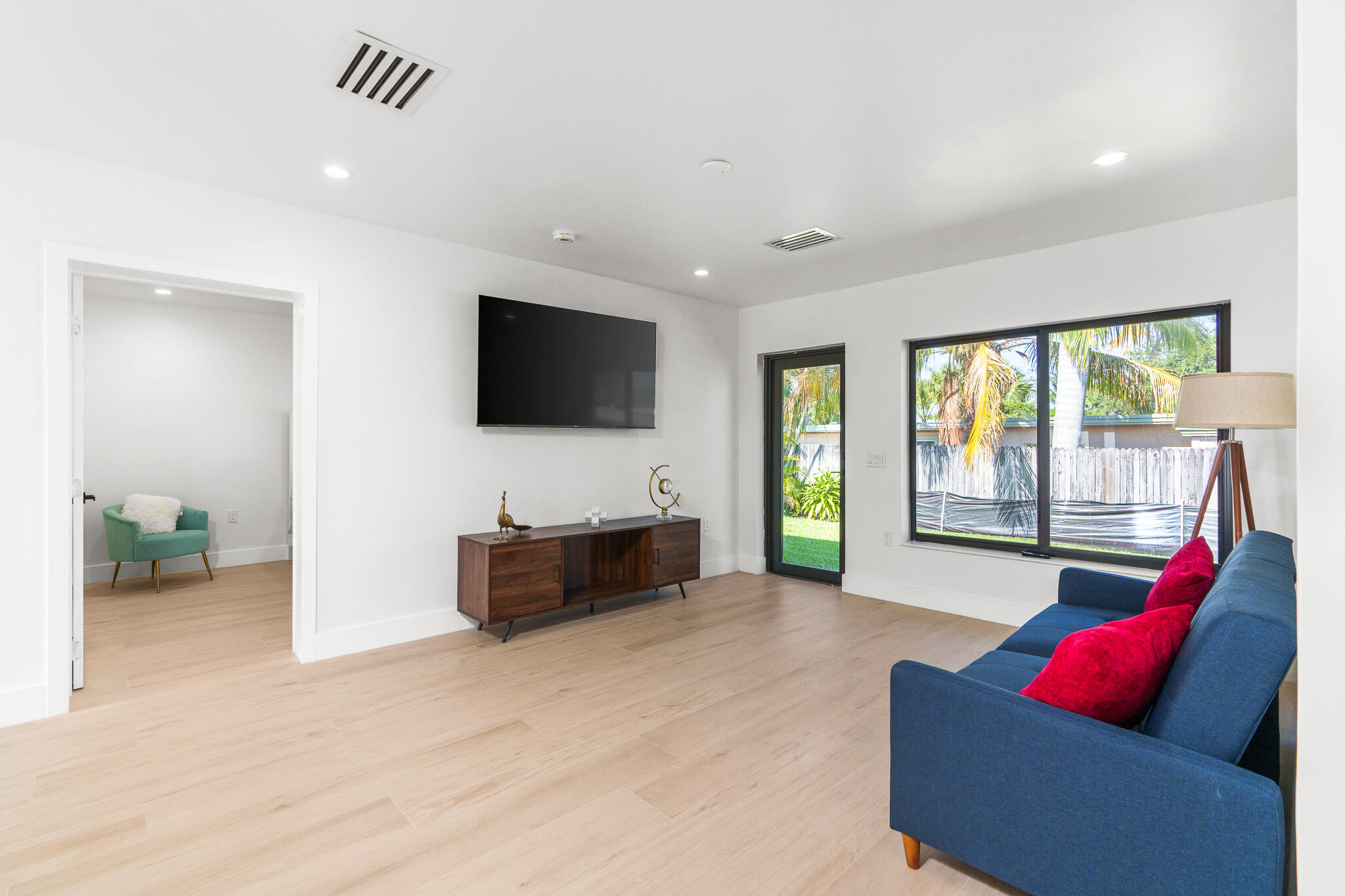 303 De Carie Street