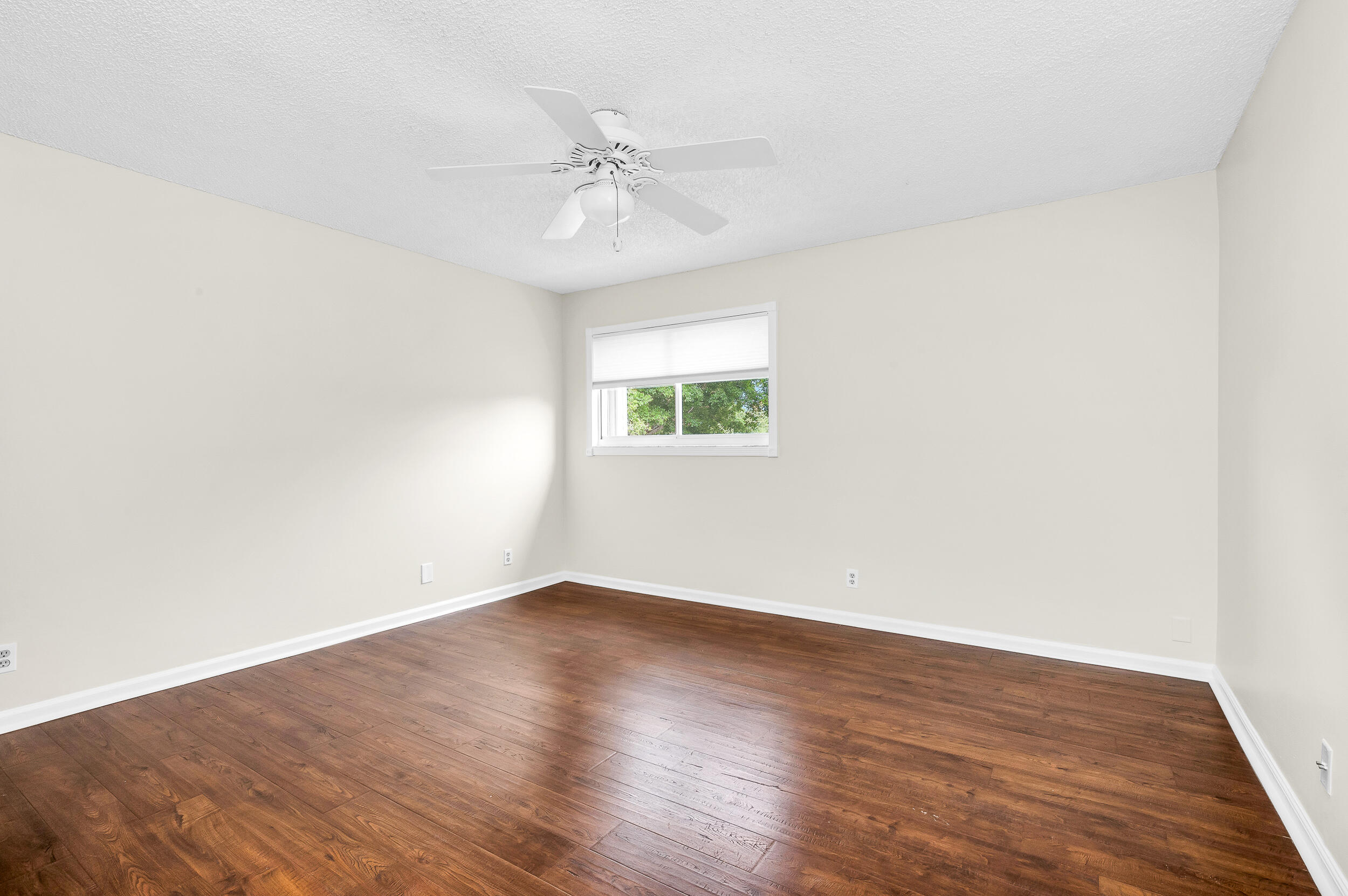 23085 Aqua View 3