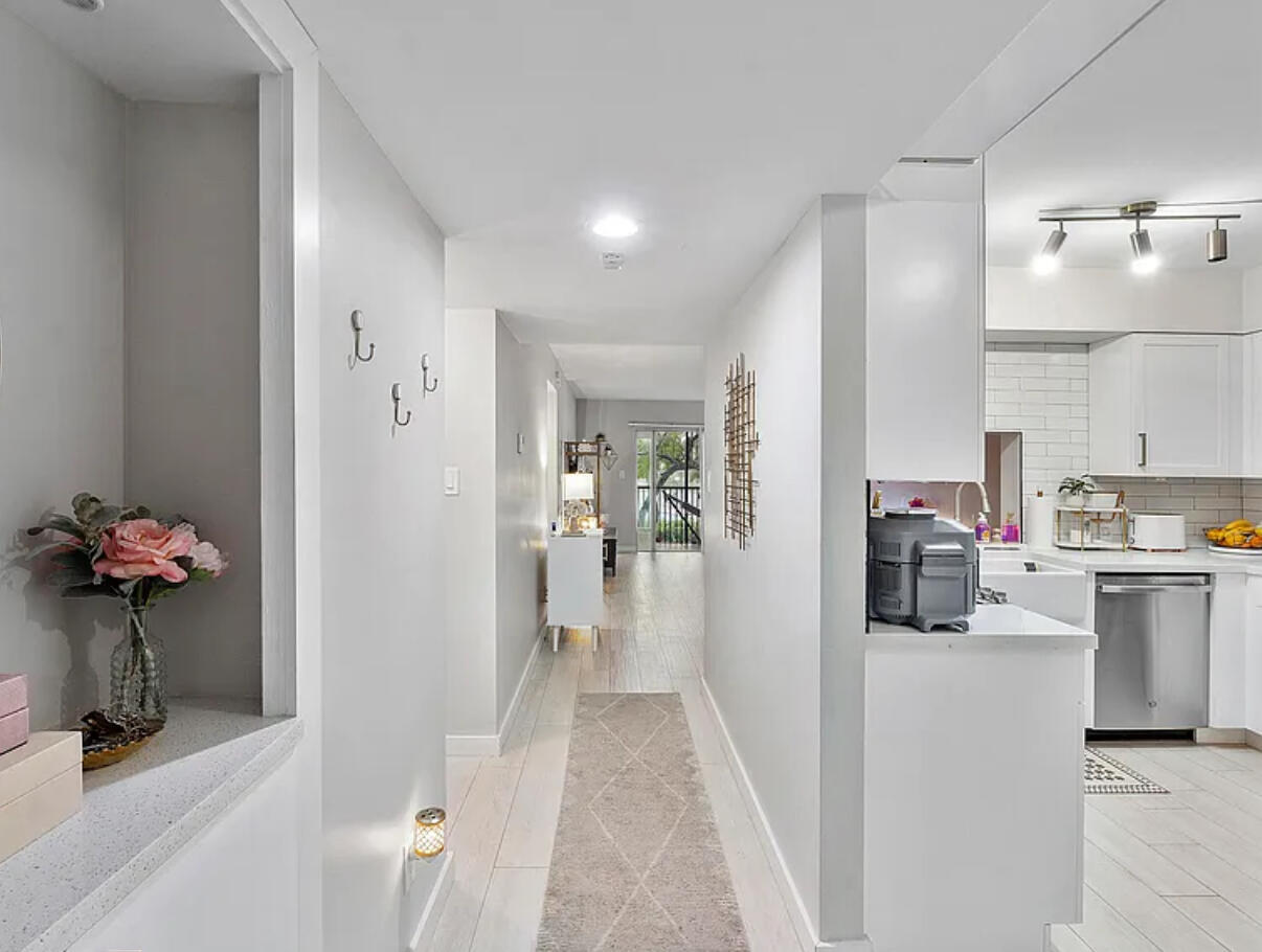 2212 S Cypress Bend Drive 205, Pompano Beach Unit: 205